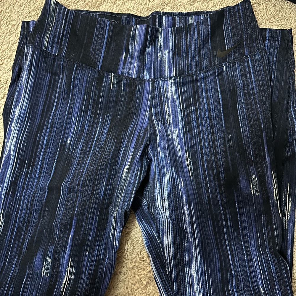 Women’s Nike workout leggings size large